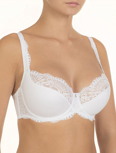 Бюст Nikol Djumon